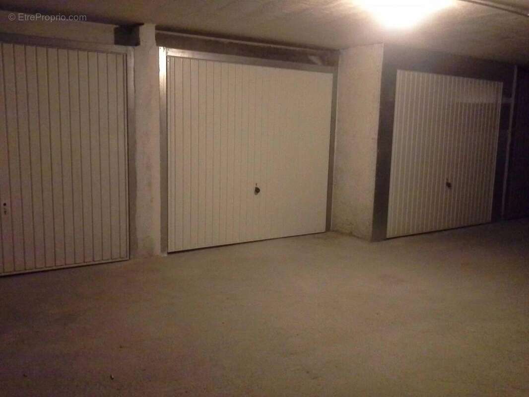 Parking à MANDELIEU-LA-NAPOULE