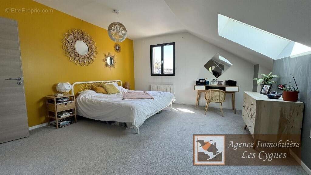 Maison à FONTAINE-LE-PORT