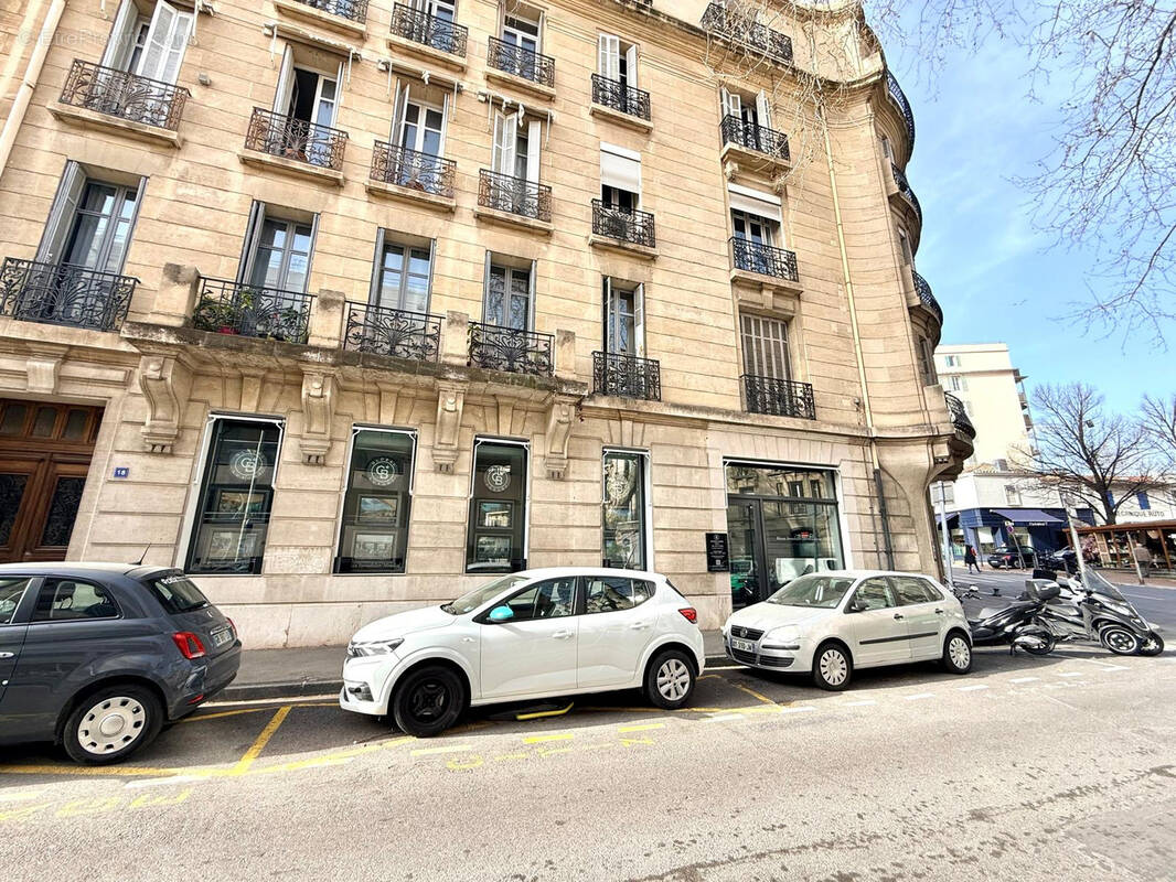 Commerce à MARSEILLE-8E