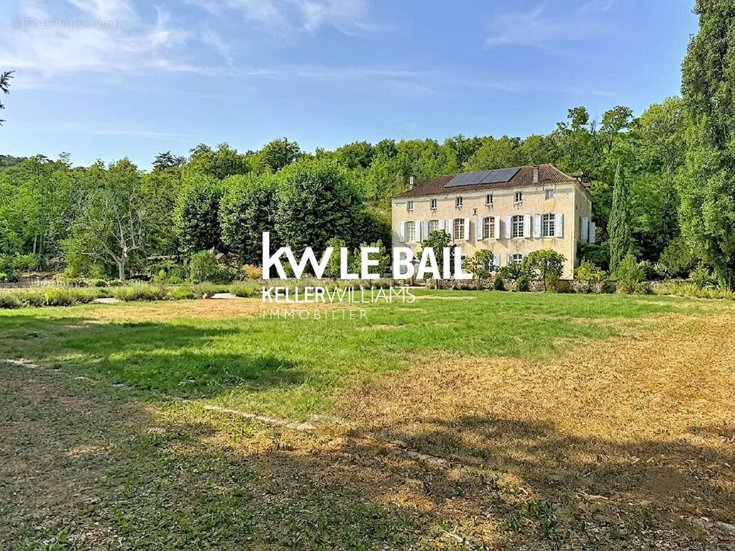 Maison 695 m² à Prayssac  - photo 7