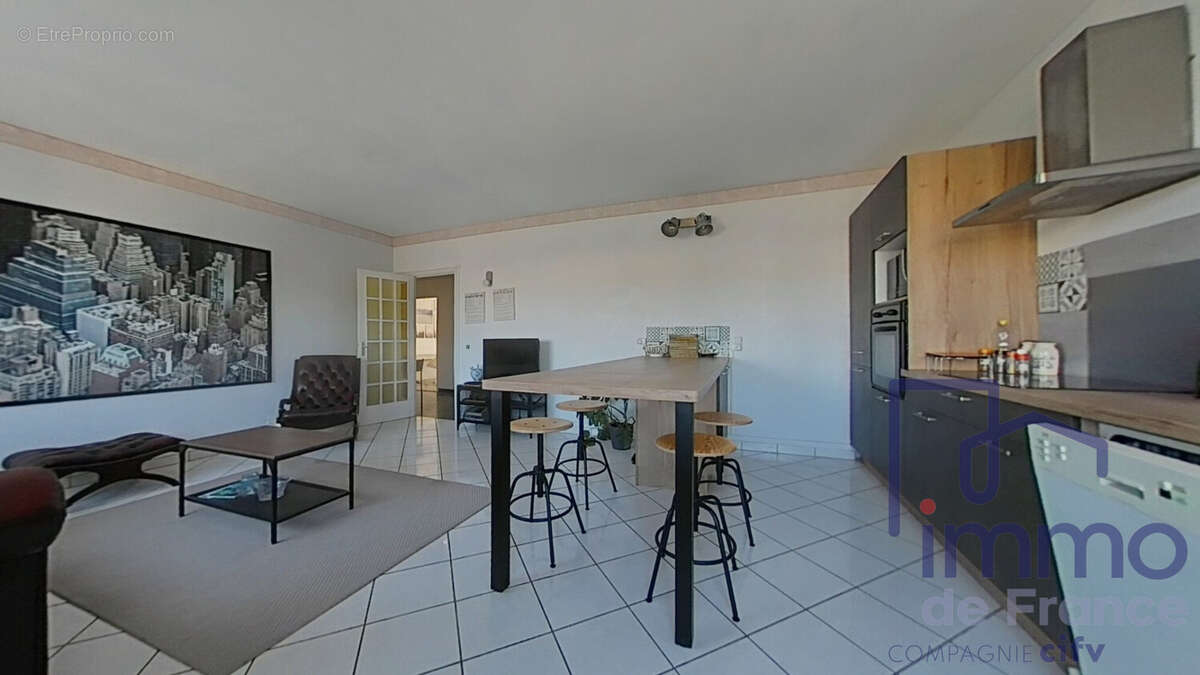 Appartement 81 m² à Saint-Etienne  - photo 2
