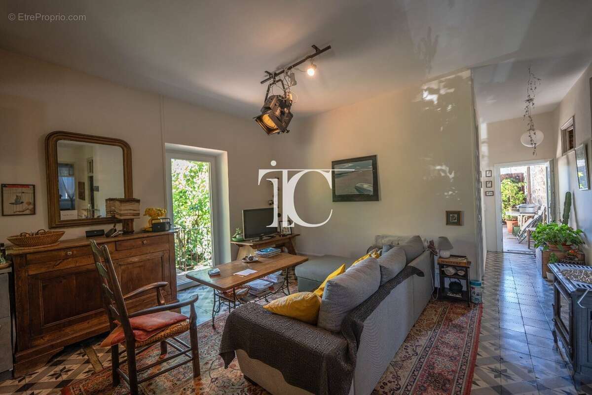 Maison à LES ASSIONS