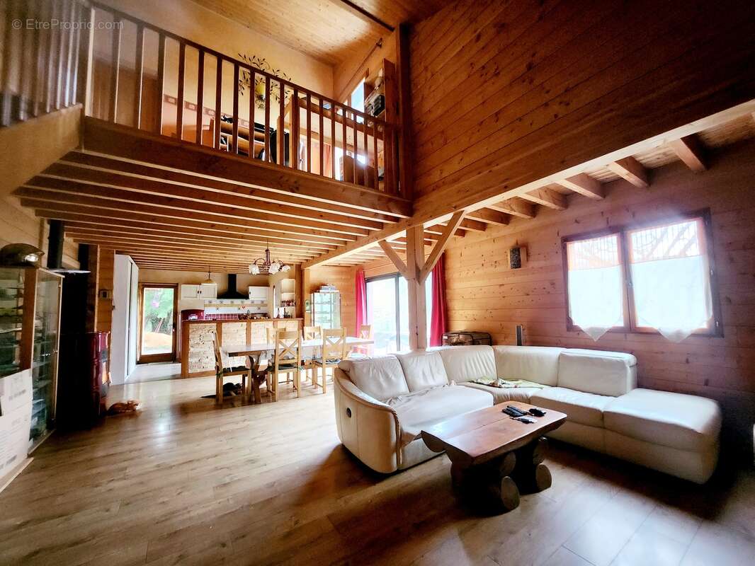 Maison à COMPREIGNAC