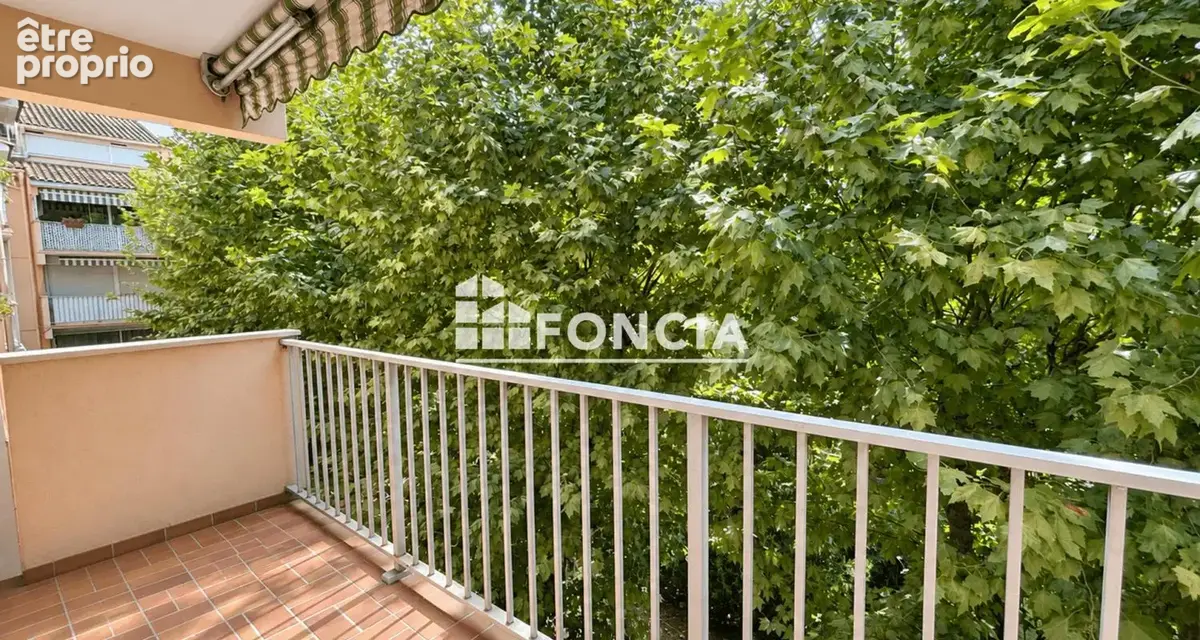 Nîmes – Spacieux T4 avec balcon et terrasse, dans immeuble avec ascenseur - photo 3