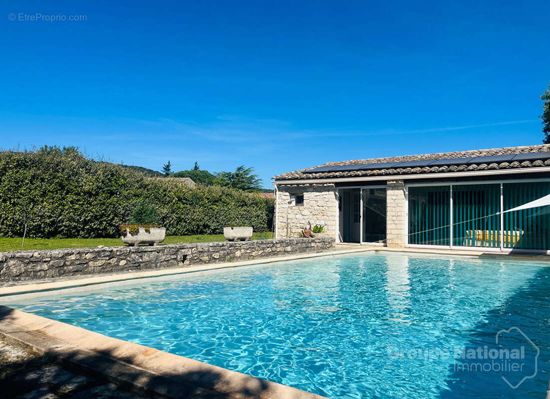 Mas de 178m2 sur 1790m2 de terrain avec piscine à Goudargues - photo 5