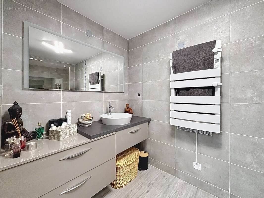 Appartement à LATTES