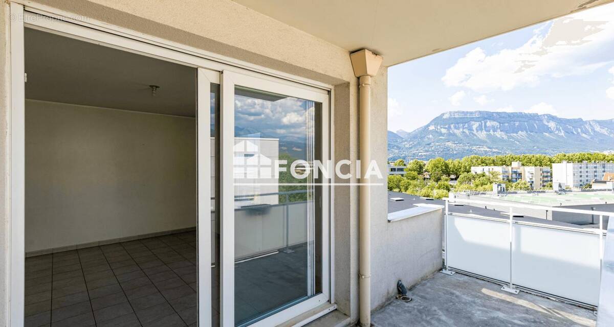 Appartement à SAINT-MARTIN-D'HERES