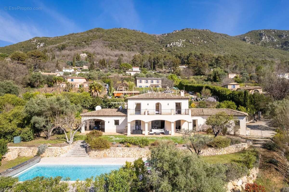 Maison à TOURRETTES-SUR-LOUP