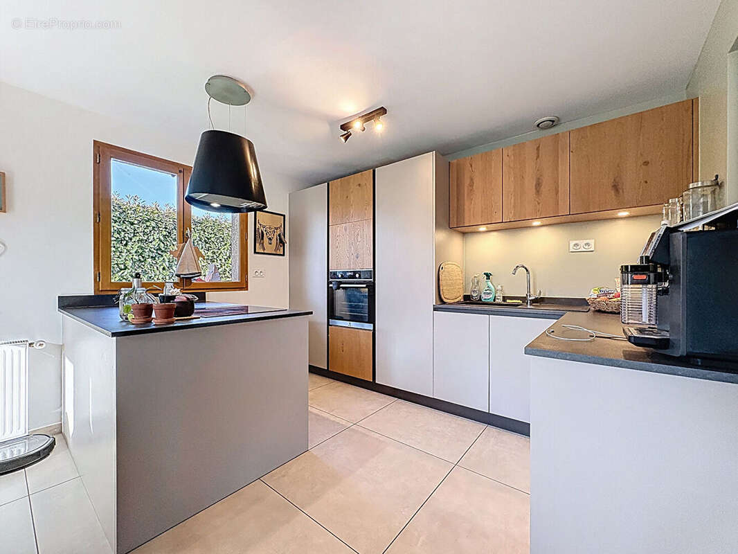 Maison à LA ROCHE-SUR-FORON