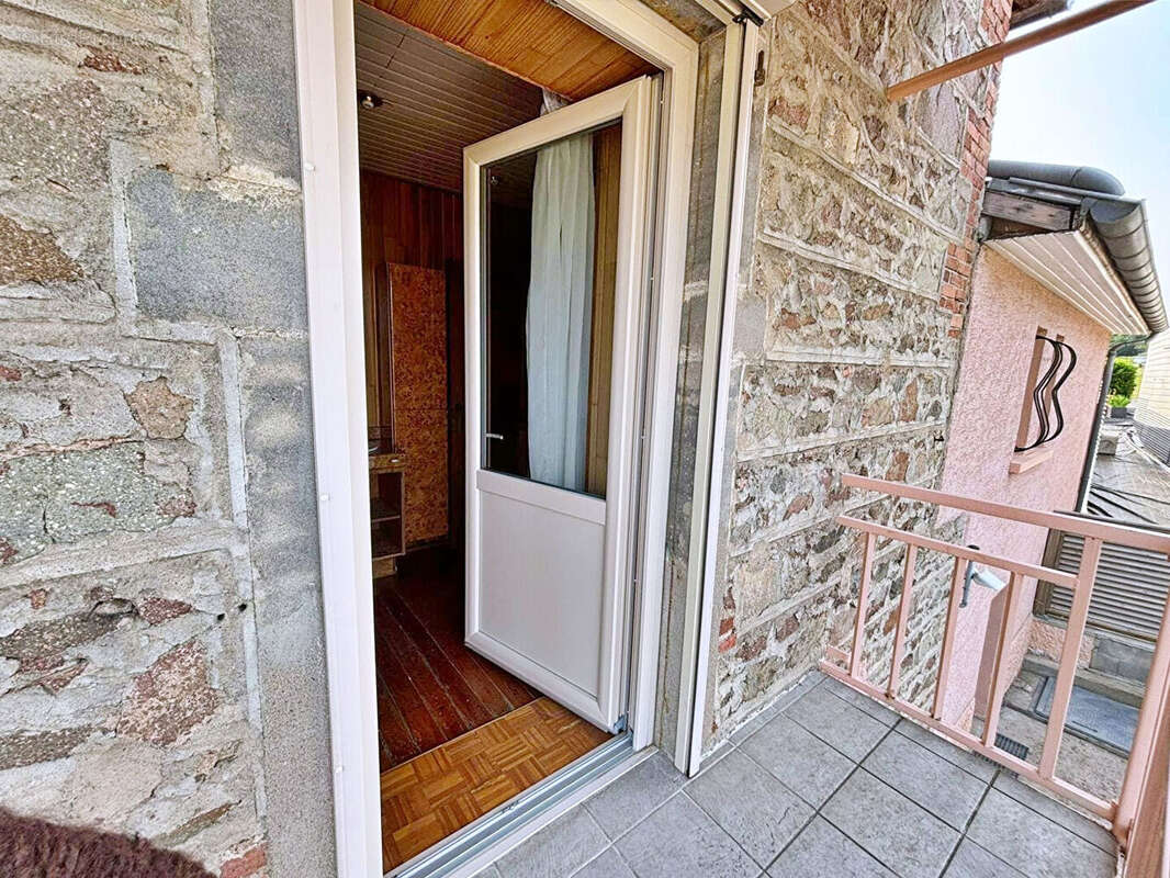 Maison à OUCHES