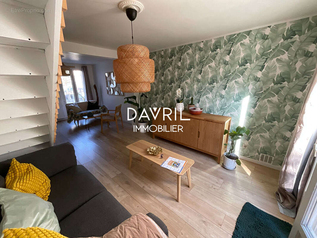 Maison à CHANTELOUP-LES-VIGNES