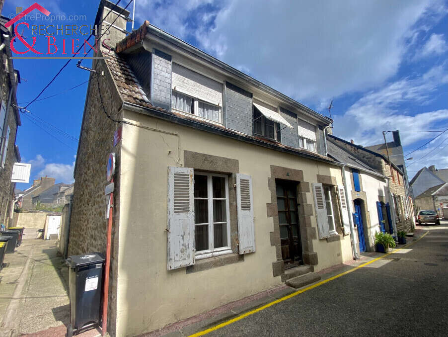 Maison à SAINT-VAAST-LA-HOUGUE