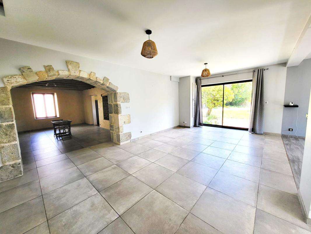 Maison en pierre 6 pièces, jardin et piscine ! - photo 7