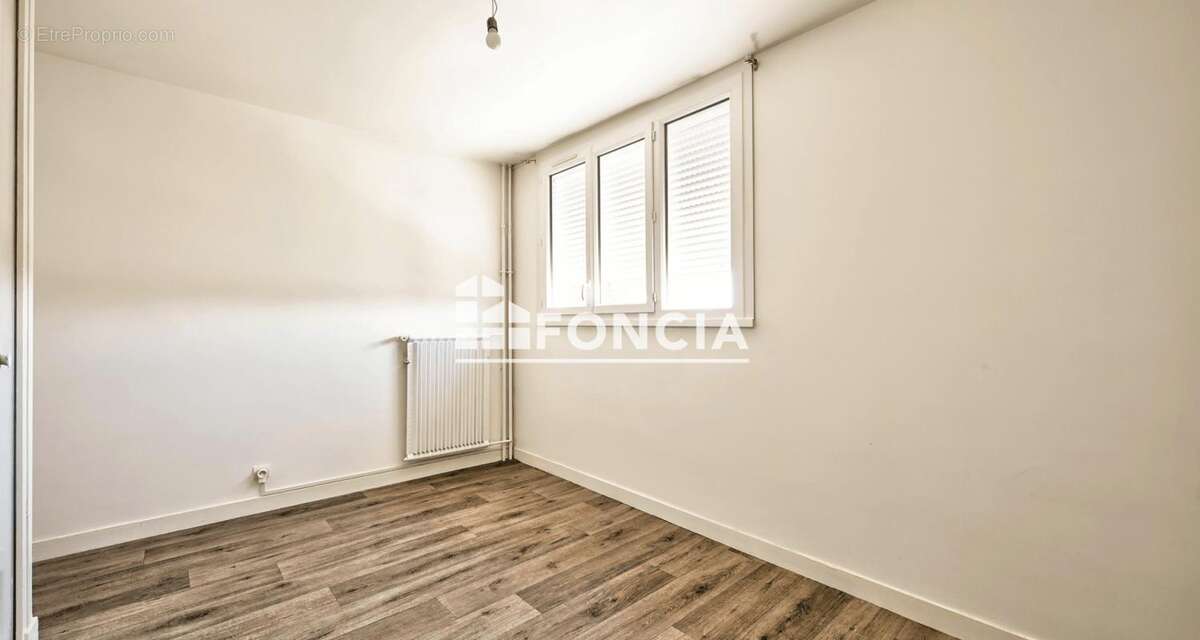 Appartement à FONTENAY-LE-FLEURY