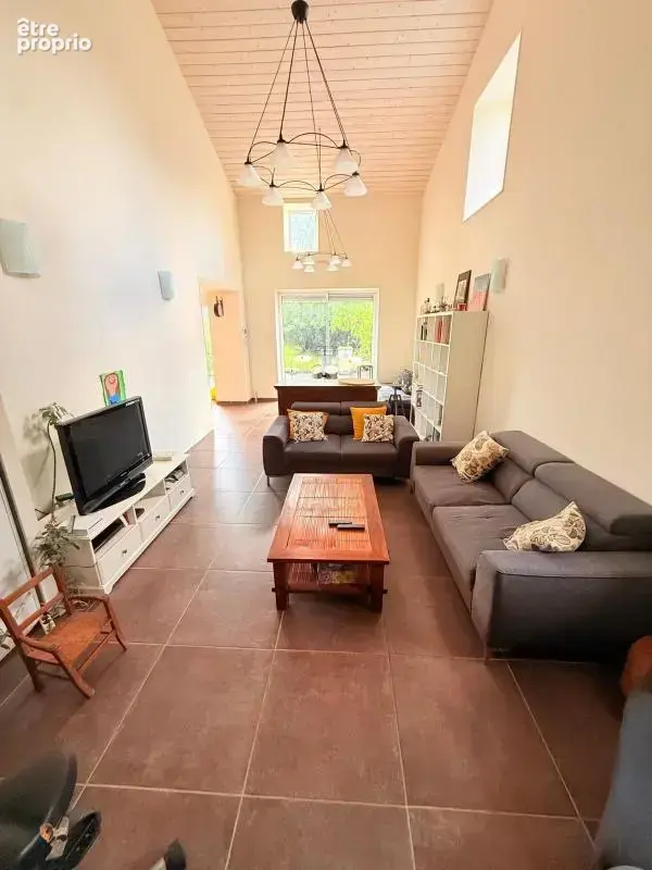 Maison spacieuse à vendre à Genouillé - photo 9
