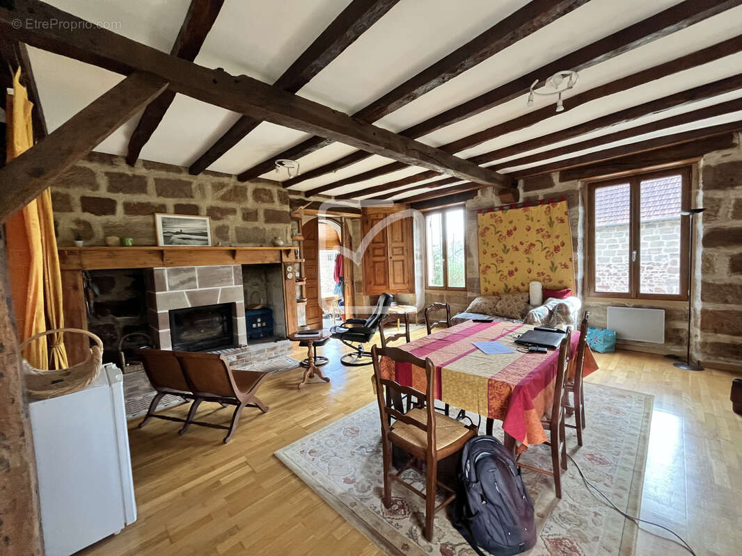 Maison à VARS-SUR-ROSEIX
