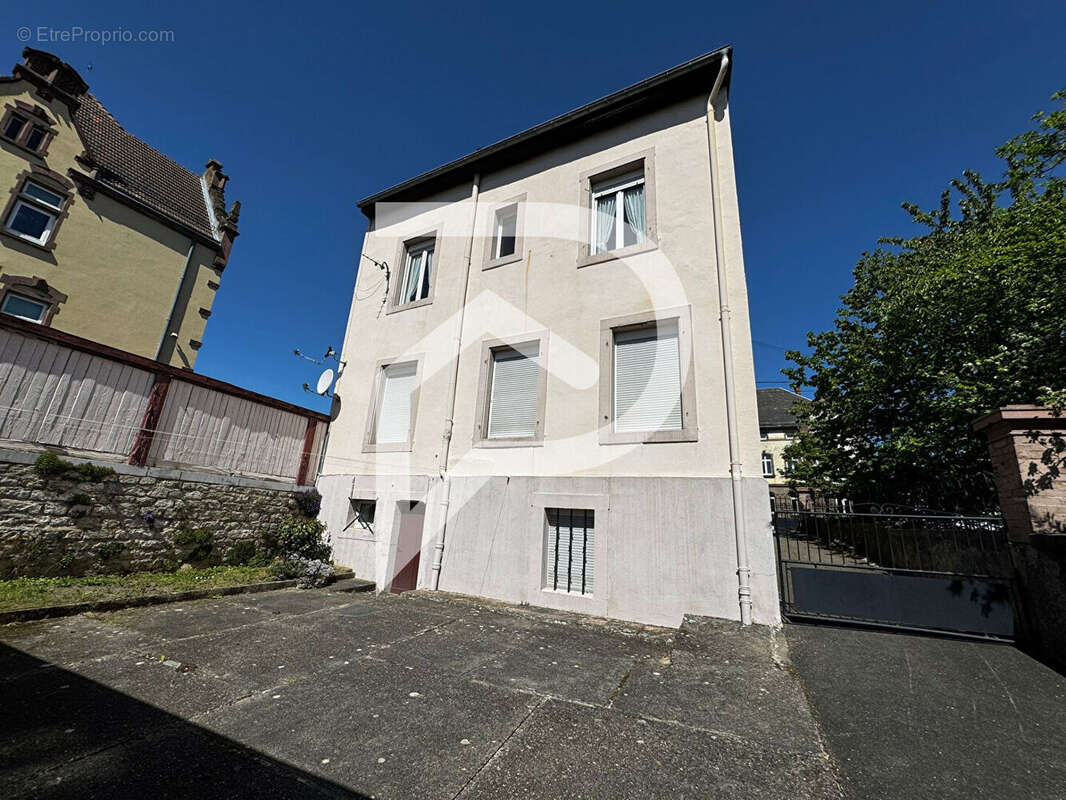 Maison de caractère 192 m² 7 pièces, dépendance & fort potentiel - photo 2