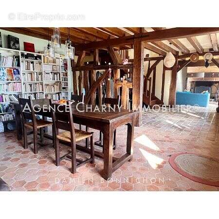 Maison à MONTCORBON