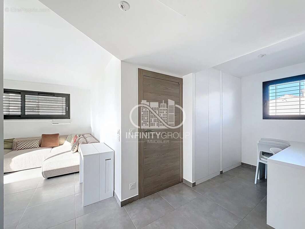 Appartement à VALLAURIS
