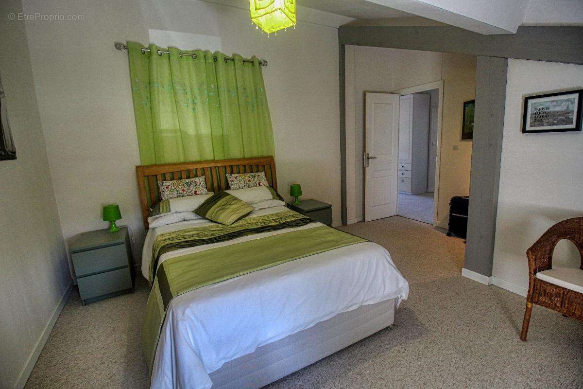 Maison à VILLENEUVE-LA-COMTESSE