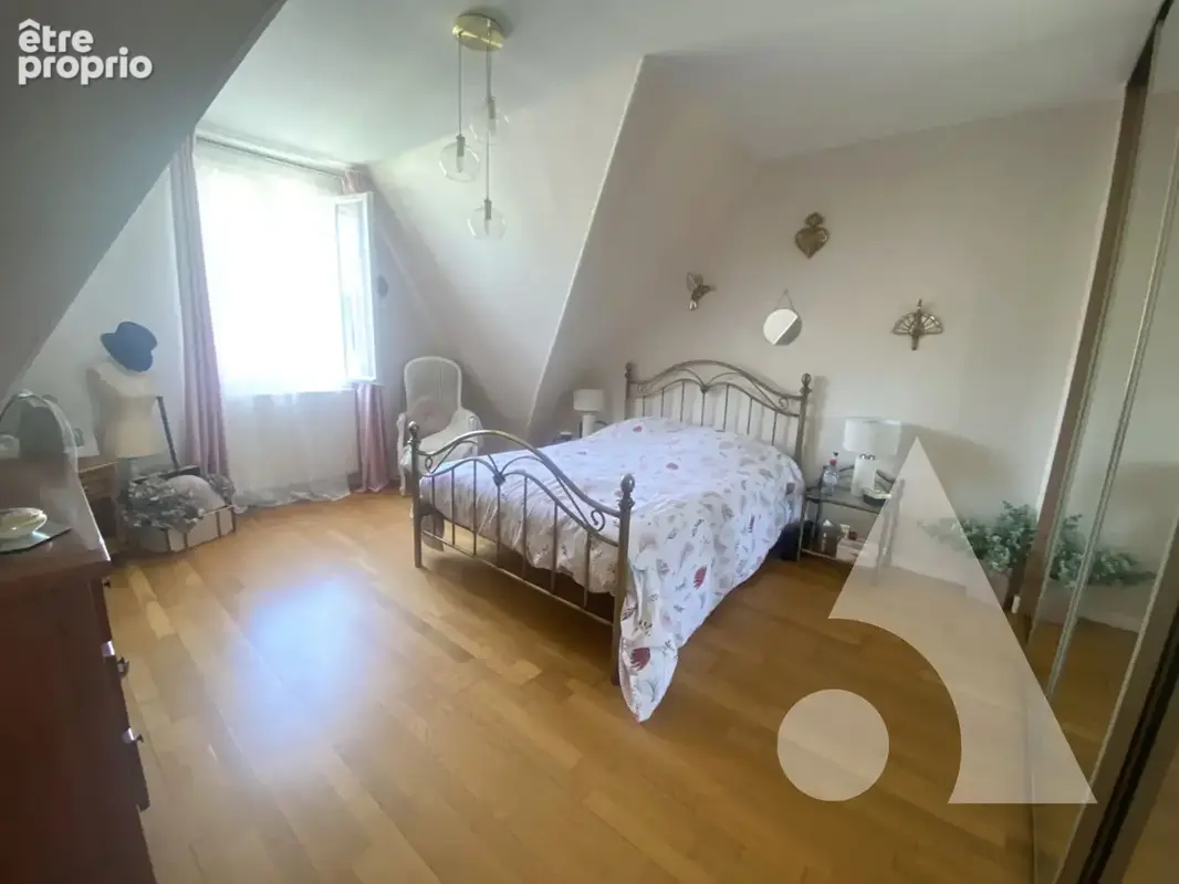 Maison en pierres dans la valle de l'automne / 6 chambres / sous sol total - photo 10