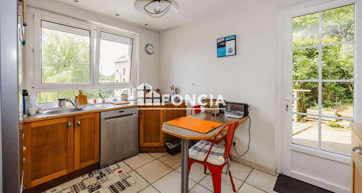 Maison à BOURG-DES-COMPTES