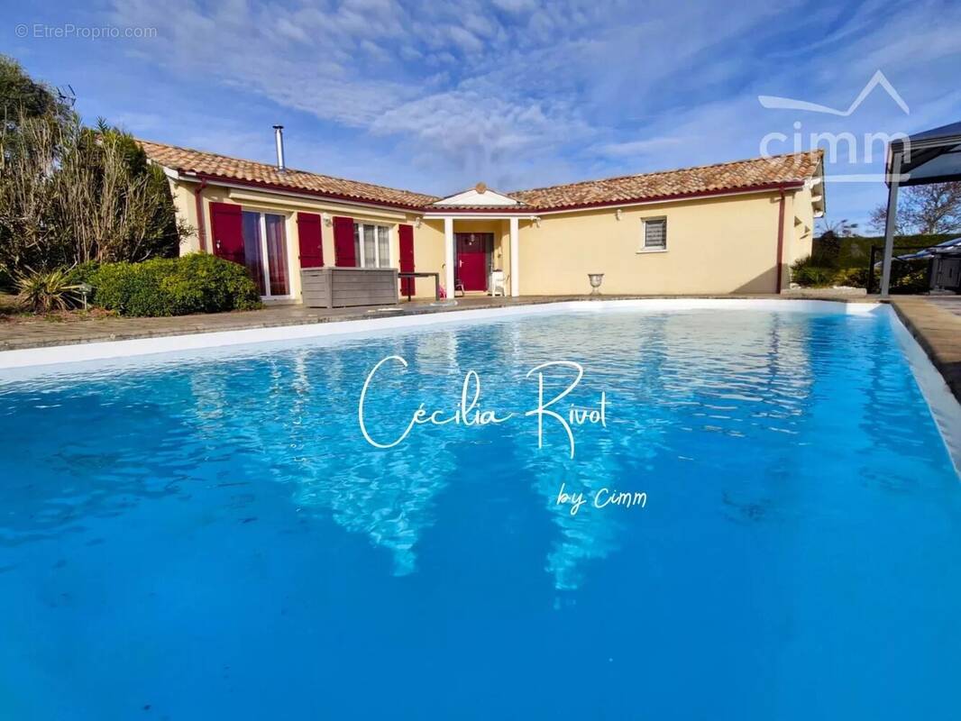 Maison à SAINT-CHRISTOLY-DE-BLAYE