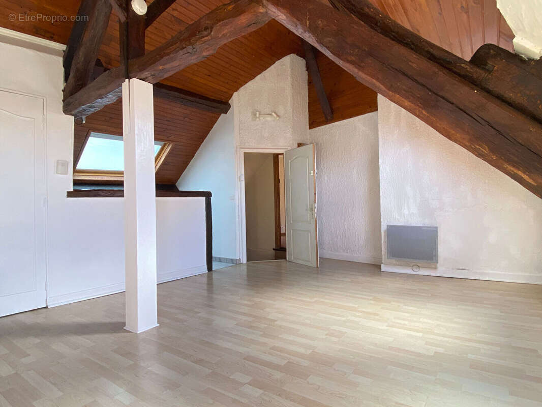 Appartement à VETHEUIL