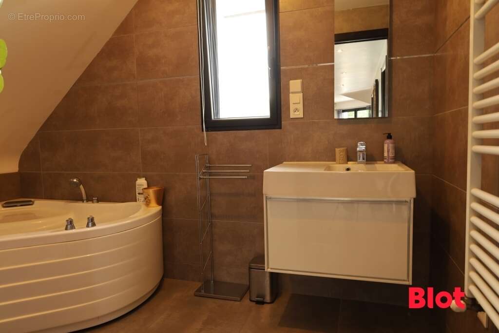 Maison 198 m² à Guidel  - photo 7