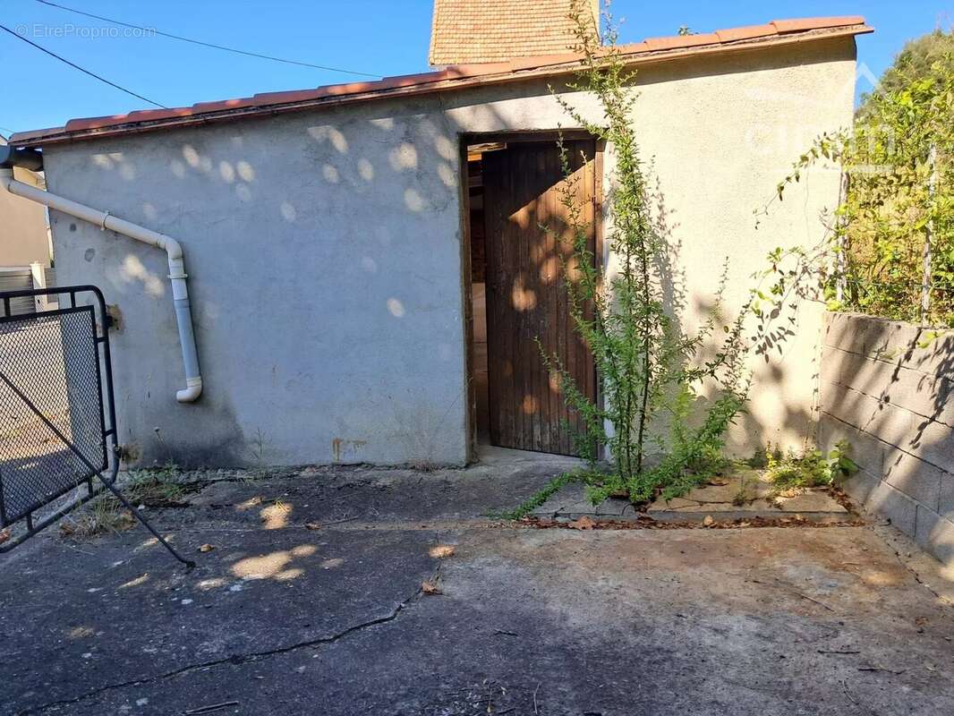 A vendre maison de village avec cour, terrasse et garage - photo 2