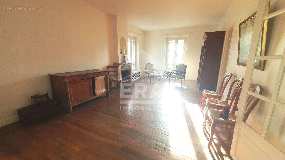Appartement à SAINT-MAUR-DES-FOSSES