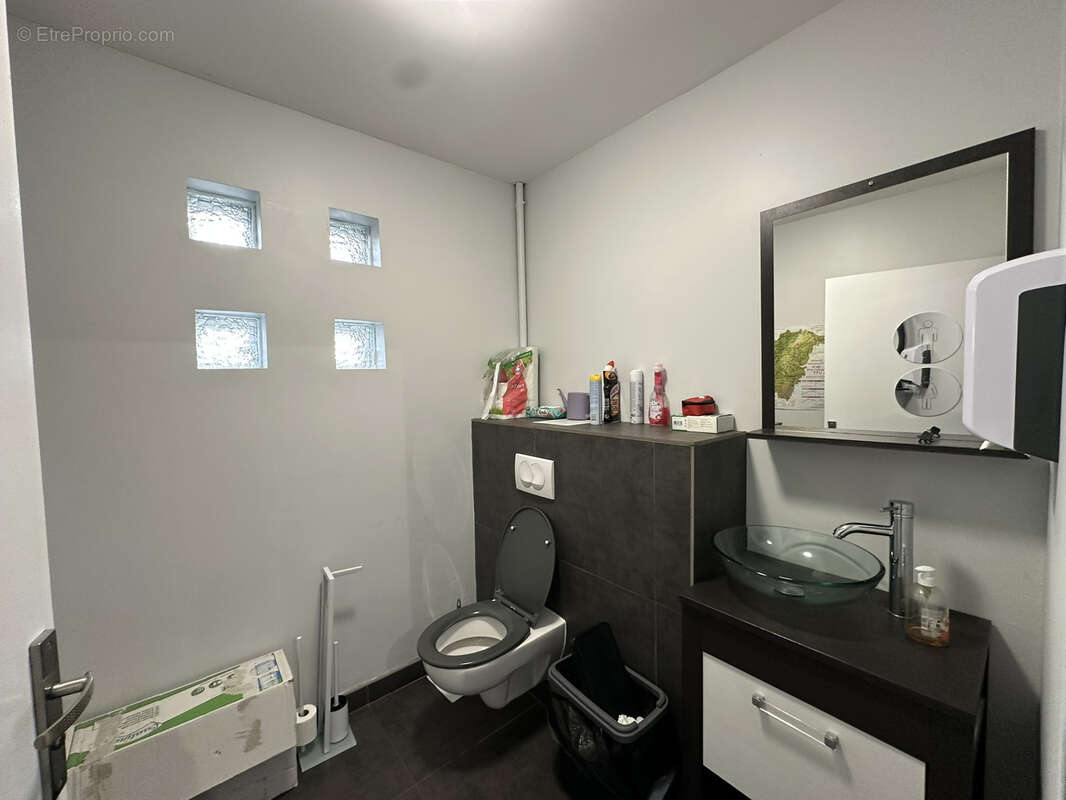 Commerce à SAINT-JUST-MALMONT