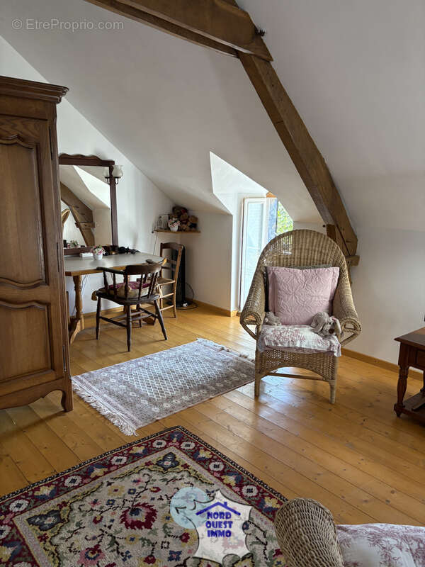 Maison à AMBRIERES-LES-VALLEES