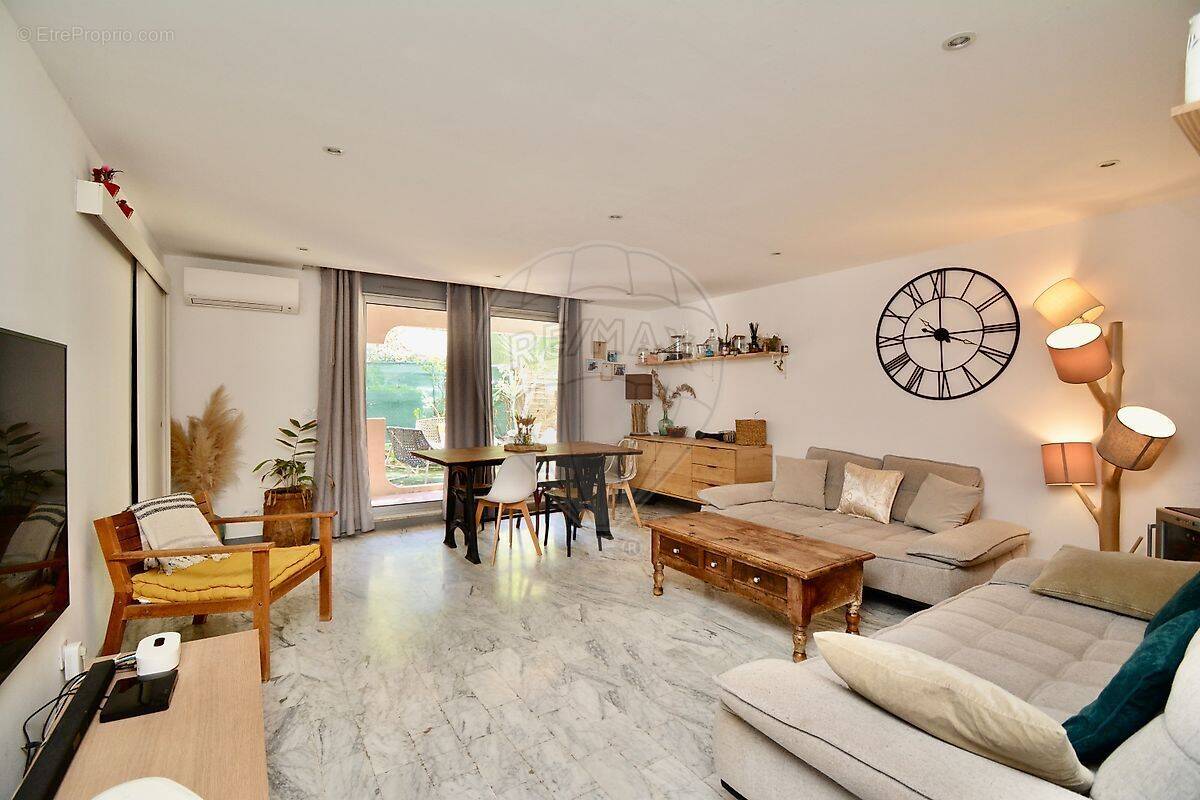 Appartement à SAINT-LAURENT-DU-VAR