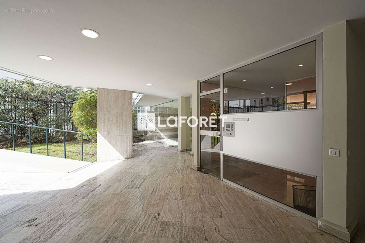 Étage élevé - balcons - vues dégagées - plan optimisé - dpe d - photo 14