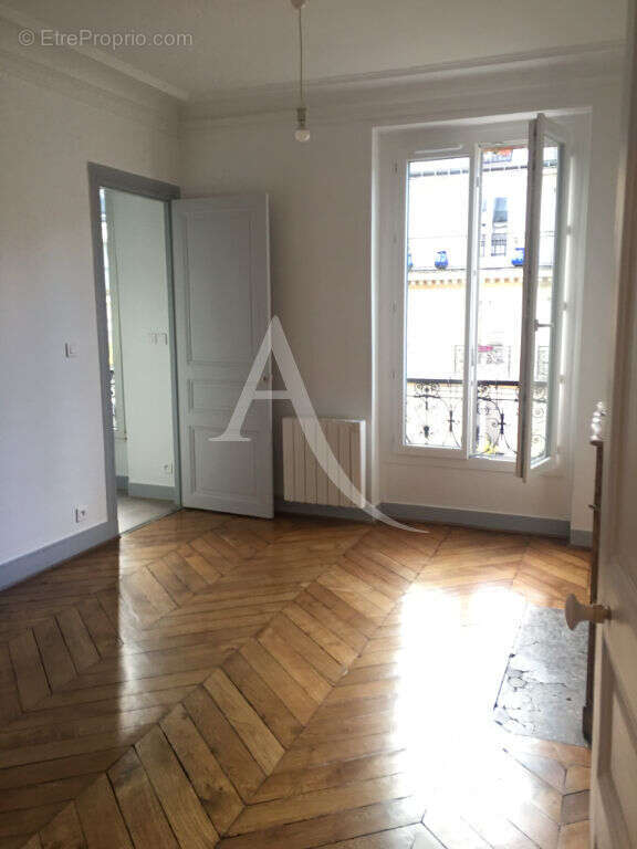 Appartement à PARIS-10E