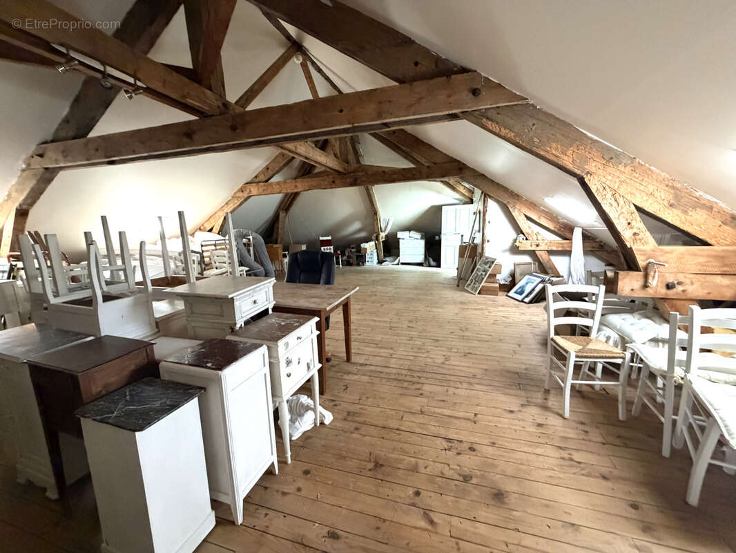 Appartement à EGLISENEUVE-D'ENTRAIGUES