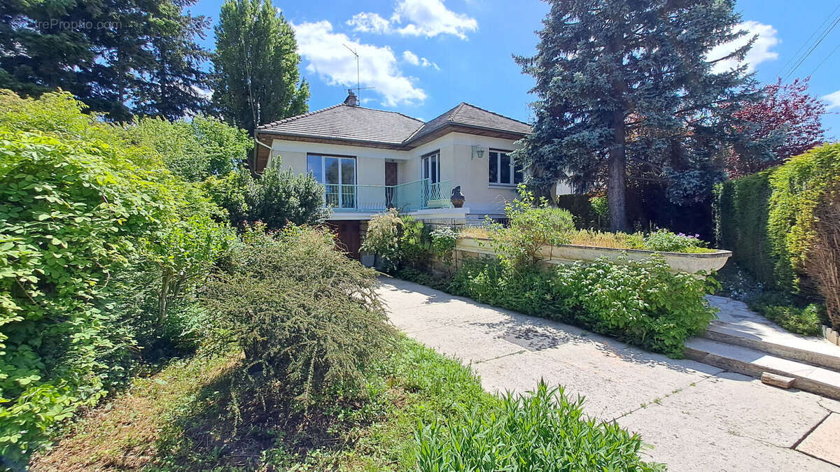 Maison à SAINT-REMY-LES-CHEVREUSE