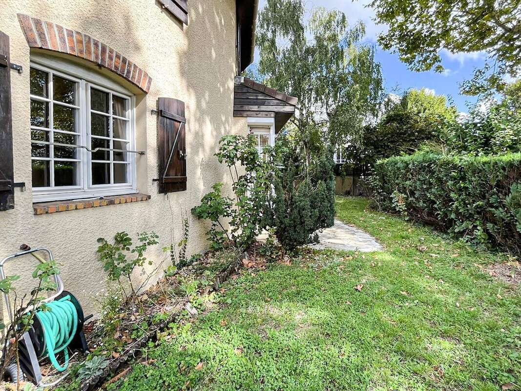 Maison à LES CLAYES-SOUS-BOIS