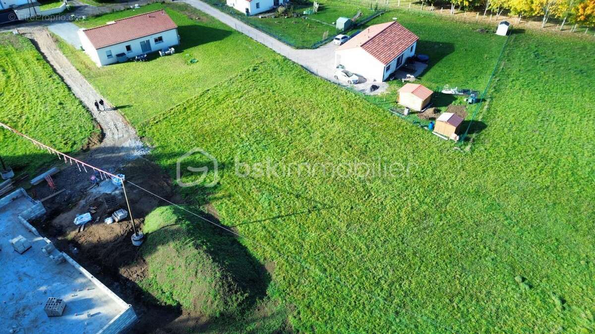 Terrain à SAINT-JOUVENT