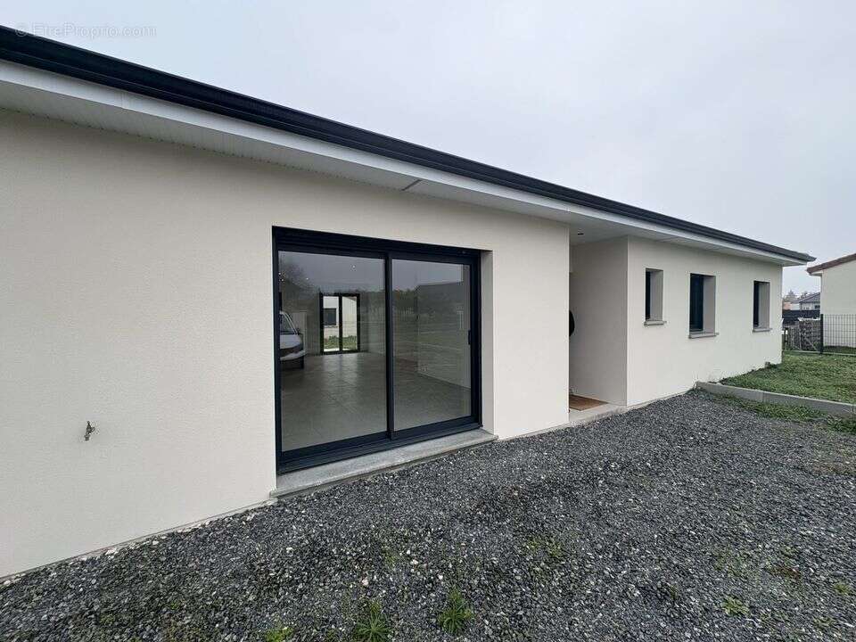 Maison à COGNAT-LYONNE