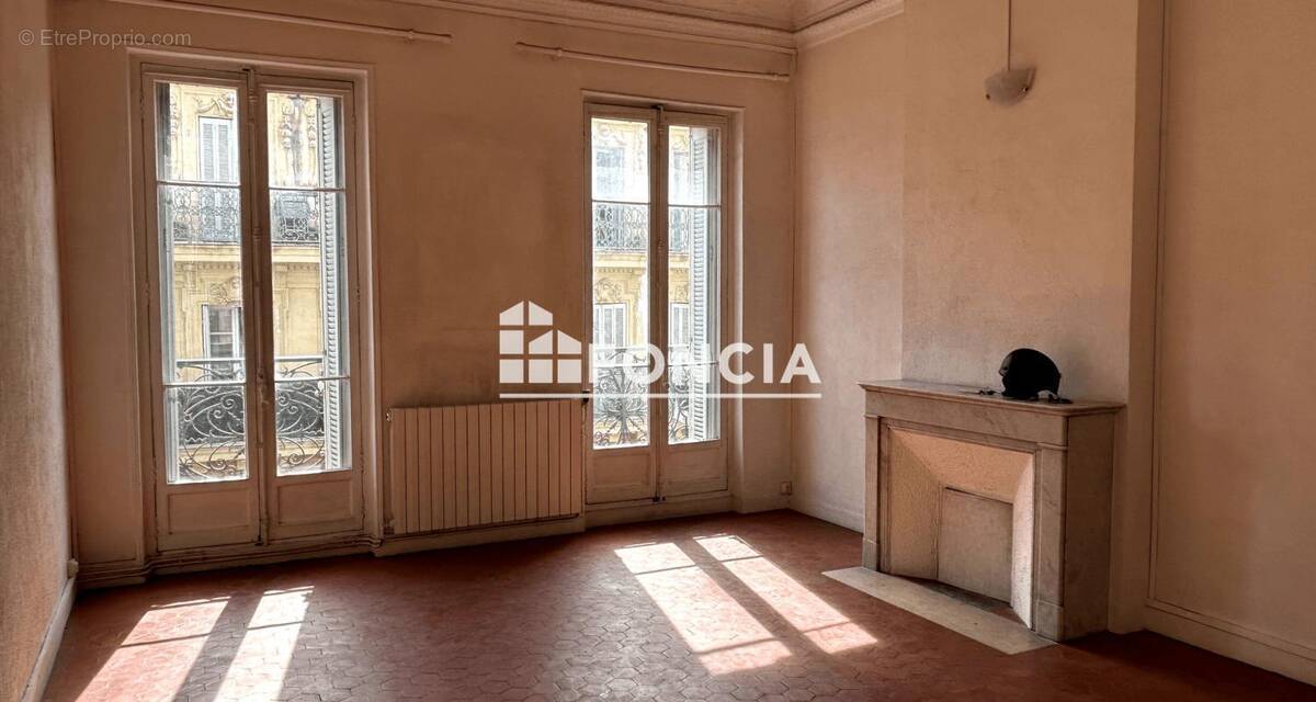 Appartement à MARSEILLE-2E