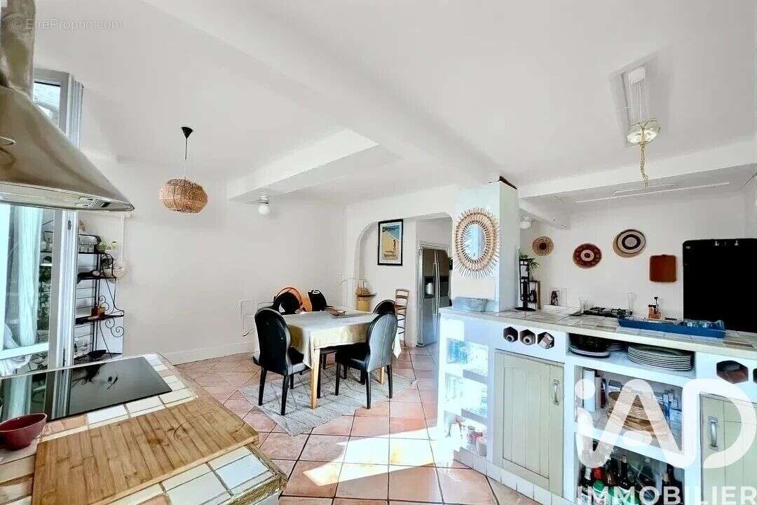Photo 2 - Appartement à SOLLIES-TOUCAS
