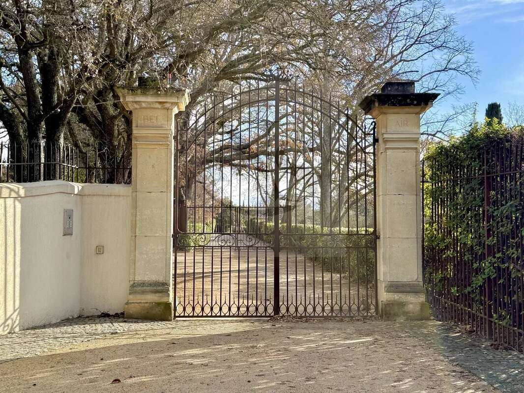 Aix-en-provence / propriété du xviiie siècle - domaine sécurisé avec dépendances - 5 minutes centre- ville - photo 3