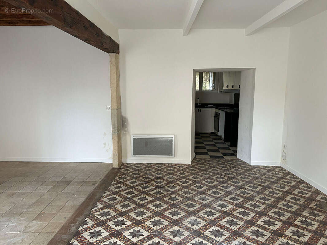 Maison à FONTVIEILLE