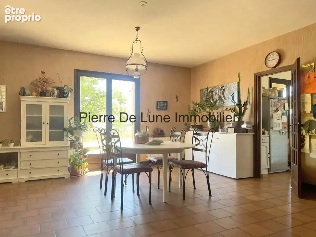 Maison 7 pièces 180 m² à vendre à Saint-Verand (69620) - photo 3
