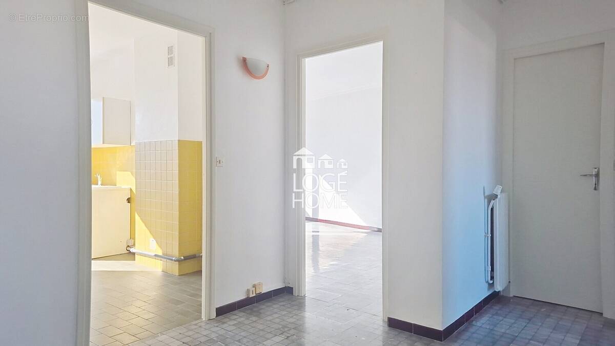 Hall - Appartement à DOURGES