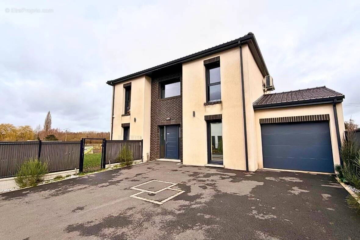 Maison à AUBERCHICOURT