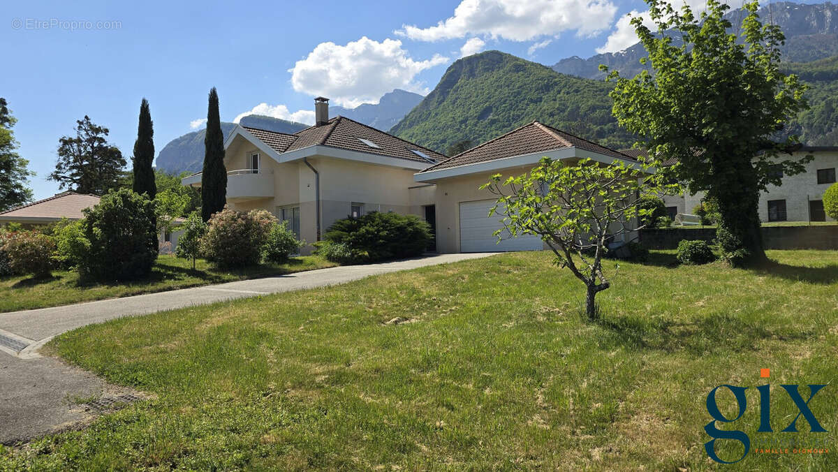 Maison à LA TERRASSE