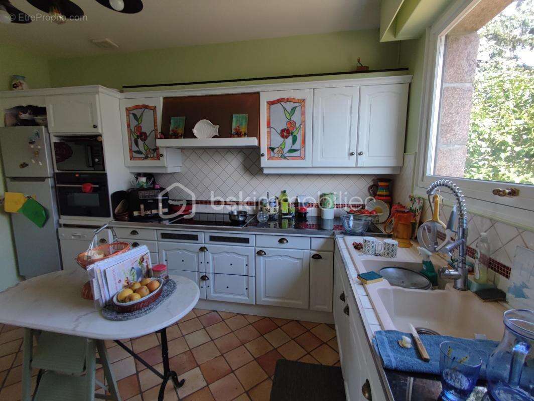 Pavillon sur sous-sol total de 234 m² sur 880 m² de jardin - photo 10